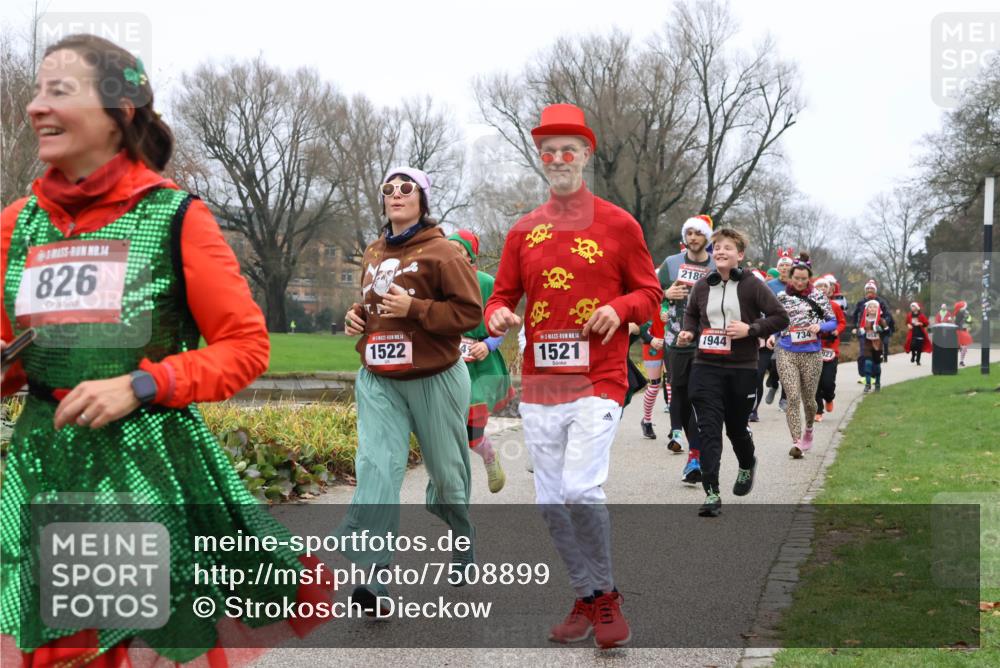 08.12.2024 - St. Pauli X-Mass-Run No. 14 Strokosch-Dieckow http://msf.ph/oto/7508899 08.12.2024 10:58:39 Laufen 14, 826, 218, 14, 1522, 1, 14, 1521, 1944, 734 meine-sportfotos.de