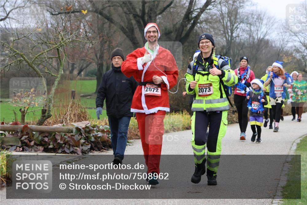 08.12.2024 - St. Pauli X-Mass-Run No. 14 Strokosch-Dieckow http://msf.ph/oto/7508962 08.12.2024 10:59:01 Laufen 2072, 14, 2073, 335, 3347 meine-sportfotos.de