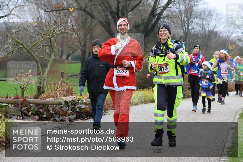 08.12.2024 - St. Pauli X-Mass-Run No. 14 Strokosch-Dieckow http://msf.ph/oto/7508963 08.12.2024 10:59:01 Laufen 2072, 14, 2073, 335, 3347 meine-sportfotos.de