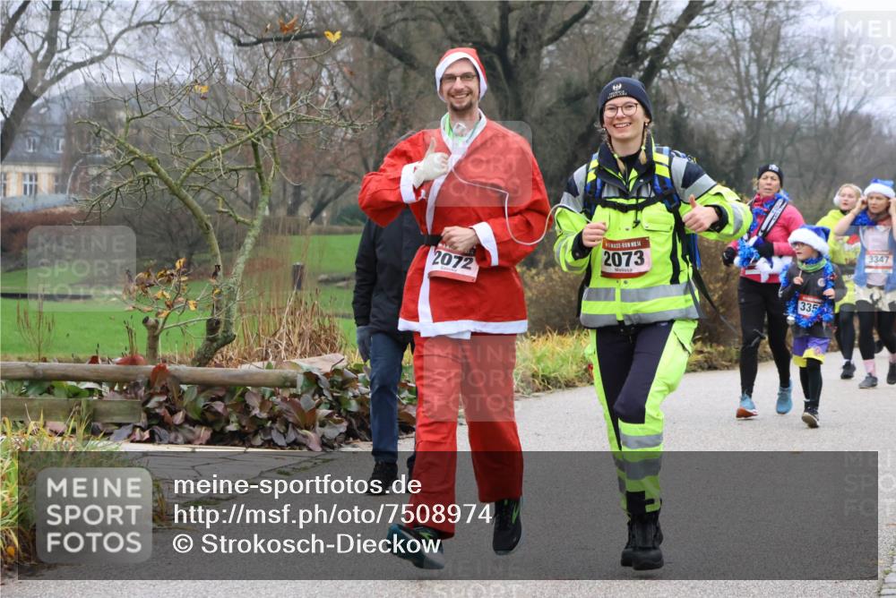 08.12.2024 - St. Pauli X-Mass-Run No. 14 Strokosch-Dieckow http://msf.ph/oto/7508974 08.12.2024 10:59:02 Laufen 2072, 14, 2073, 335, 3347 meine-sportfotos.de