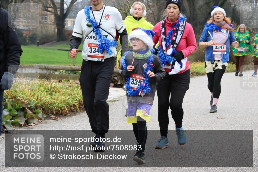 08.12.2024 - St. Pauli X-Mass-Run No. 14 Strokosch-Dieckow http://msf.ph/oto/7508983 08.12.2024 10:59:08 Laufen 3349, 3349, 335, 3347, 3347 meine-sportfotos.de
