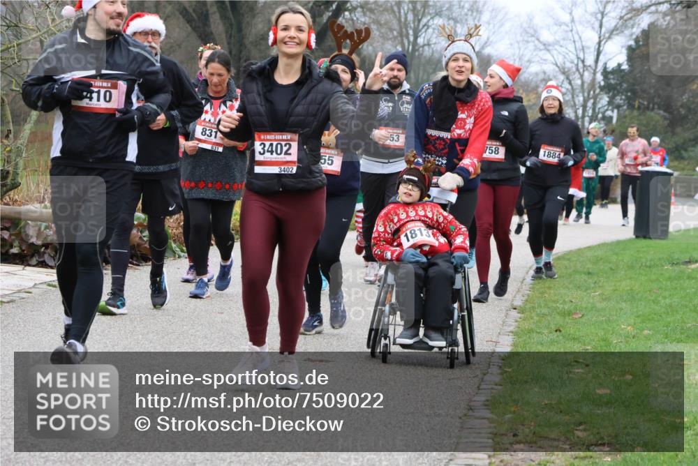 08.12.2024 - St. Pauli X-Mass-Run No. 14 Strokosch-Dieckow http://msf.ph/oto/7509022 08.12.2024 10:59:28 Laufen 14, 410, 831, 831, 14, 3402, 3402, 00, 55, 53, 758, 1884, 1813 meine-sportfotos.de