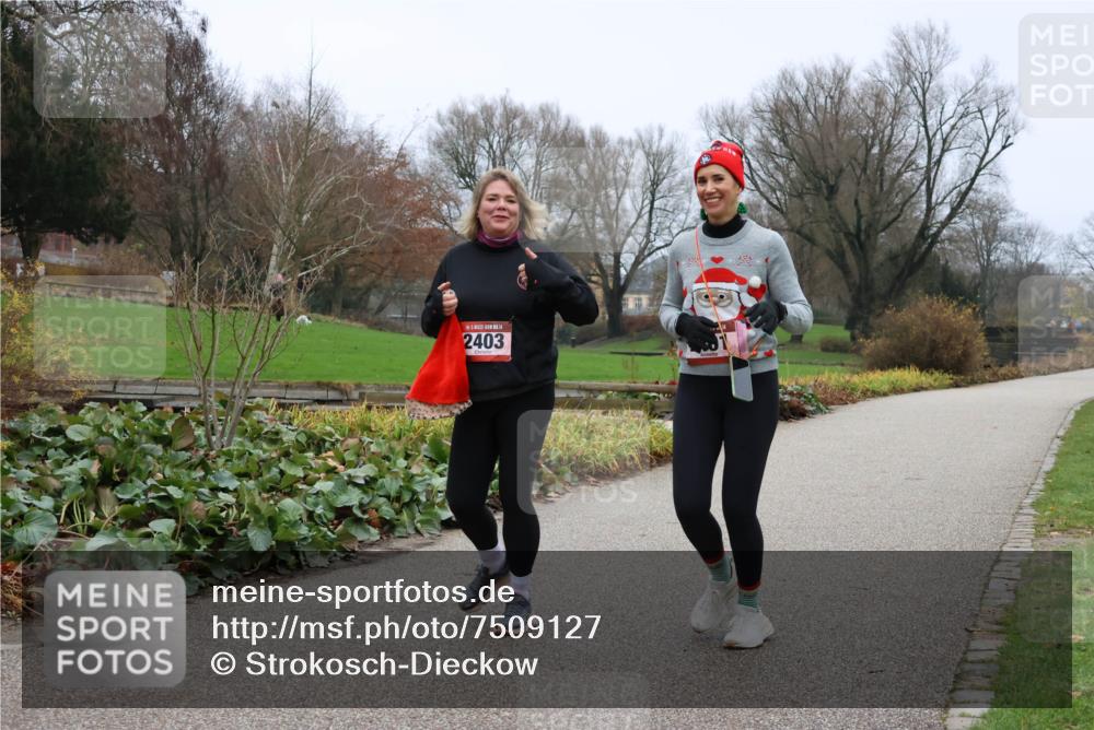 08.12.2024 - St. Pauli X-Mass-Run No. 14 Strokosch-Dieckow http://msf.ph/oto/7509127 08.12.2024 11:00:00 Laufen 2403 meine-sportfotos.de