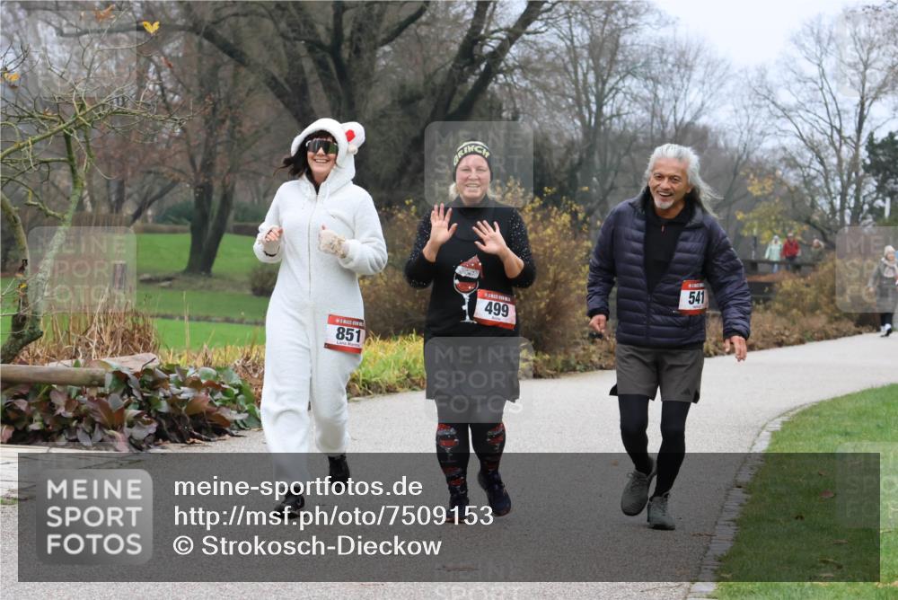08.12.2024 - St. Pauli X-Mass-Run No. 14 Strokosch-Dieckow http://msf.ph/oto/7509153 08.12.2024 11:00:25 Laufen 851, 499, 541 meine-sportfotos.de