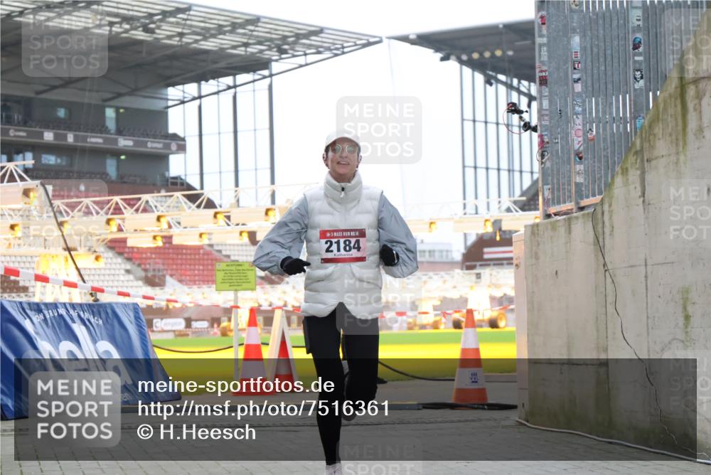 08.12.2024 - St. Pauli X-Mass-Run No. 14 H.Heesch http://msf.ph/oto/7516361 08.12.2024 10:54:58 Ziel 875, 2184 meine-sportfotos.de