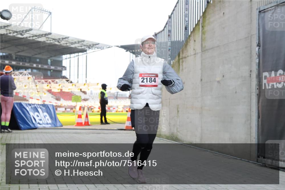 08.12.2024 - St. Pauli X-Mass-Run No. 14 H.Heesch http://msf.ph/oto/7516415 08.12.2024 10:54:59 Ziel 2184, 875, 2184 meine-sportfotos.de