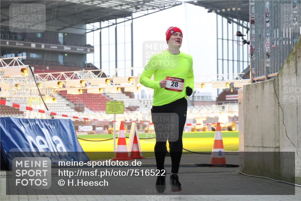 08.12.2024 - St. Pauli X-Mass-Run No. 14 H.Heesch http://msf.ph/oto/7516522 08.12.2024 10:55:37 Ziel 28, 1799, 28, 2231 meine-sportfotos.de