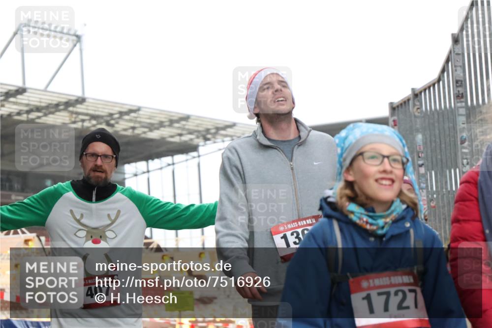 08.12.2024 - St. Pauli X-Mass-Run No. 14 H.Heesch http://msf.ph/oto/7516926 08.12.2024 10:56:59 Ziel 407, 1364, 1726, 1727, 1791, 1241, 1726, 1727, 1791 meine-sportfotos.de