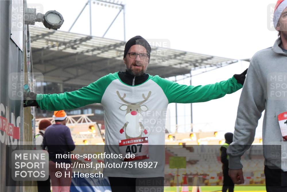 08.12.2024 - St. Pauli X-Mass-Run No. 14 H.Heesch http://msf.ph/oto/7516927 08.12.2024 10:57:00 Ziel 407, 1364, 1726, 1727, 1791, 1241, 1726, 1727, 1791 meine-sportfotos.de