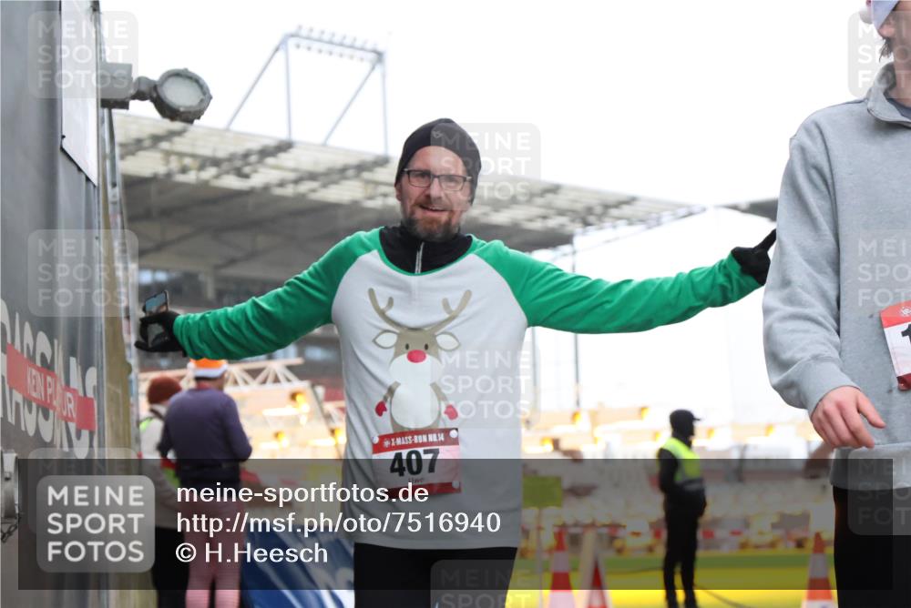 08.12.2024 - St. Pauli X-Mass-Run No. 14 H.Heesch http://msf.ph/oto/7516940 08.12.2024 10:57:00 Ziel 407, 1364, 1726, 1727, 1791, 1241, 1726, 1727, 1791 meine-sportfotos.de