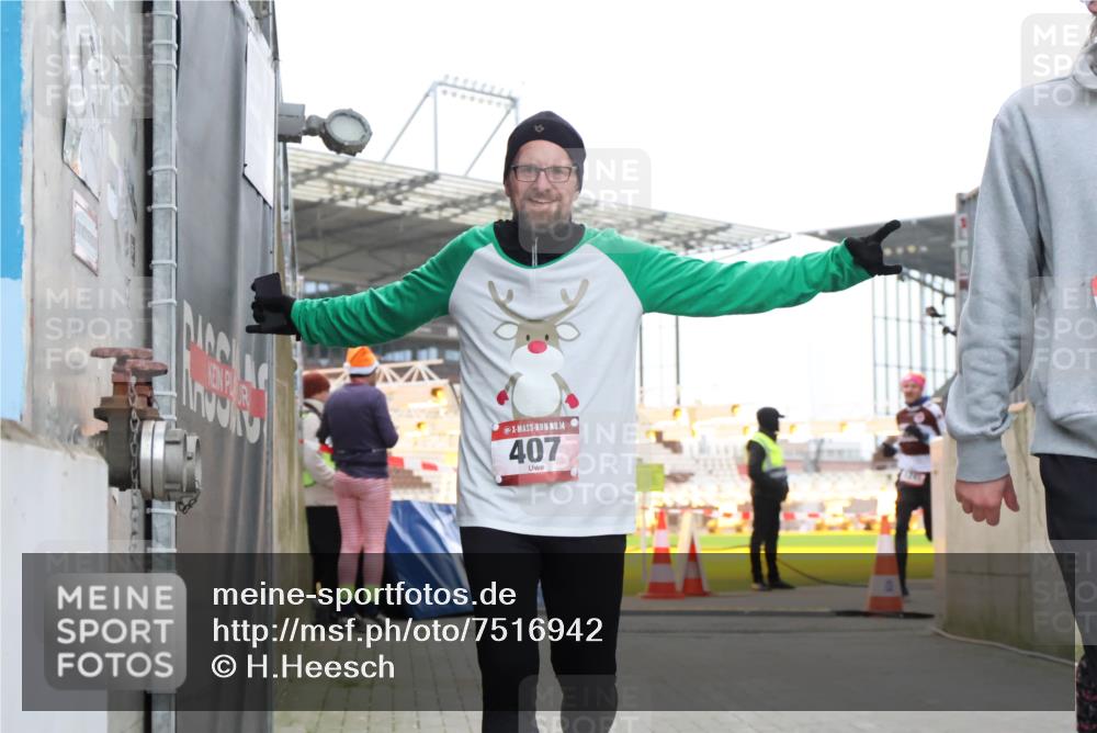 08.12.2024 - St. Pauli X-Mass-Run No. 14 H.Heesch http://msf.ph/oto/7516942 08.12.2024 10:57:01 Ziel 407, 1364, 1726, 1727, 1791, 1241, 1726, 1727 meine-sportfotos.de
