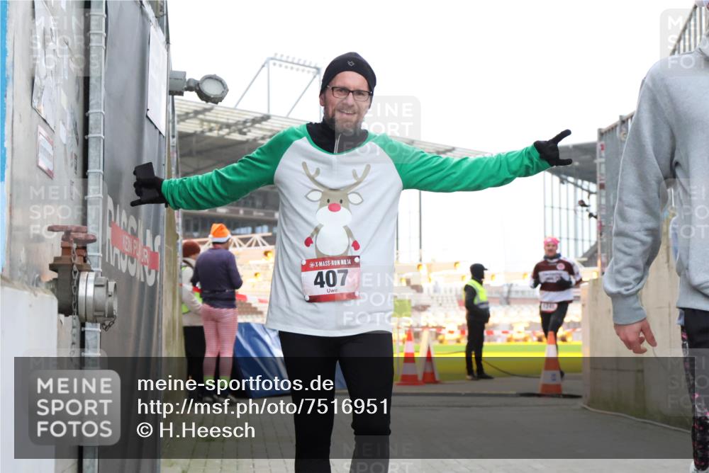 08.12.2024 - St. Pauli X-Mass-Run No. 14 H.Heesch http://msf.ph/oto/7516951 08.12.2024 10:57:01 Ziel 407, 1364, 1726, 1727, 1791, 1241, 1726, 1727 meine-sportfotos.de
