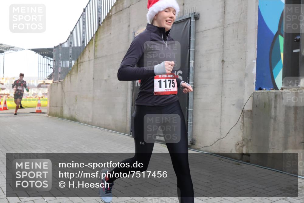08.12.2024 - St. Pauli X-Mass-Run No. 14 H.Heesch http://msf.ph/oto/7517456 08.12.2024 10:58:36 Ziel 1175, 1176, 2139, 2363, 853, 1175 meine-sportfotos.de