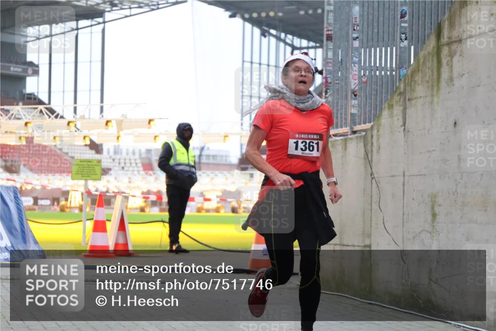 08.12.2024 - St. Pauli X-Mass-Run No. 14 H.Heesch http://msf.ph/oto/7517746 08.12.2024 10:59:18 Ziel 148, 164, 211, 250, 941, 878, 1361, 1800 meine-sportfotos.de