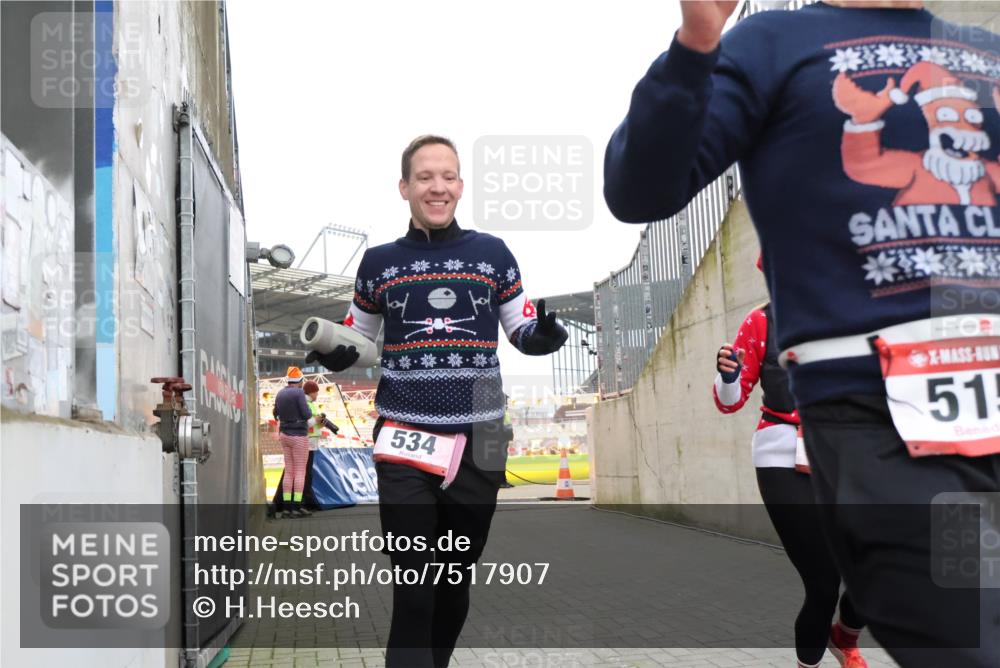 08.12.2024 - St. Pauli X-Mass-Run No. 14 H.Heesch http://msf.ph/oto/7517907 08.12.2024 10:59:38 Ziel 496, 506, 515, 534, 878, 1800, 124, 496, 506, 515, 534, 664, 686 meine-sportfotos.de