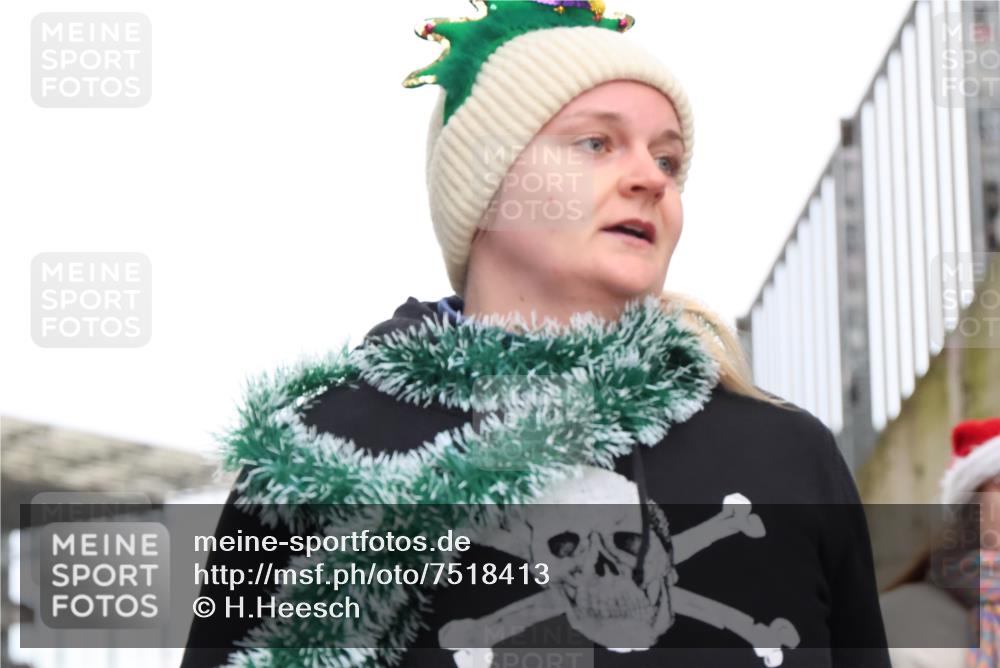 08.12.2024 - St. Pauli X-Mass-Run No. 14 H.Heesch http://msf.ph/oto/7518413 08.12.2024 11:00:40 Ziel 369, 886, 908, 1410, 1875, 387, 1410, 1738, 1739, 1875, 2454 meine-sportfotos.de