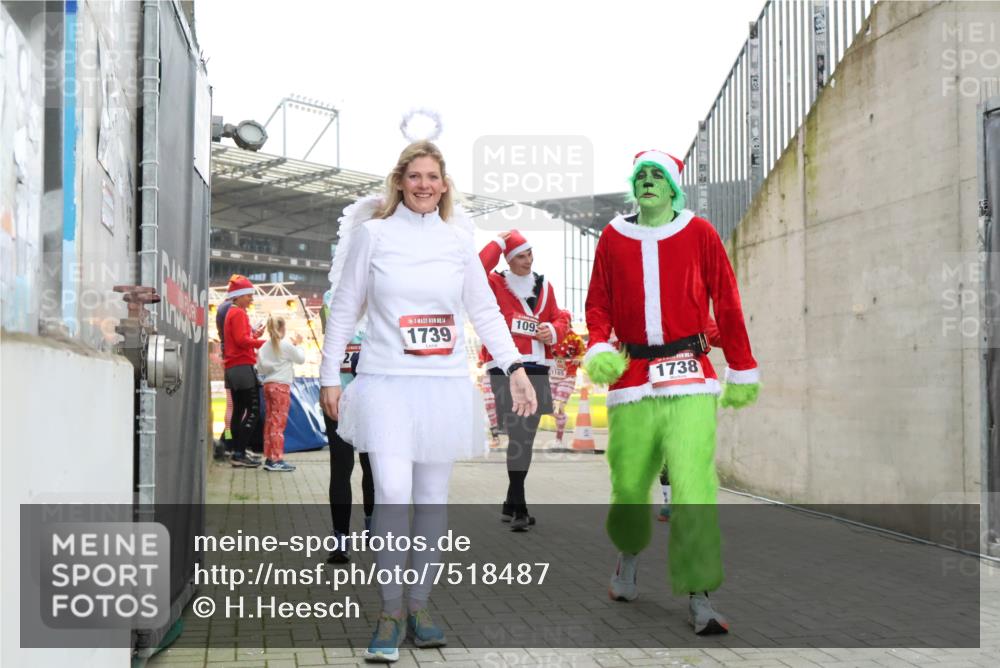 08.12.2024 - St. Pauli X-Mass-Run No. 14 H.Heesch http://msf.ph/oto/7518487 08.12.2024 11:00:46 Ziel 369, 387, 908, 1410, 1739, 1875, 149, 1093, 1164, 1165, 1296, 1738, 1739, 2454 meine-sportfotos.de