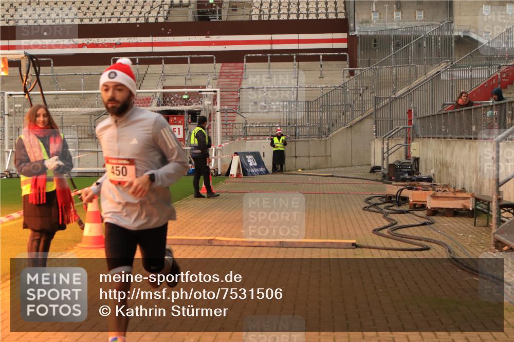 08.12.2024 - St. Pauli X-Mass-Run No. 14 Kathrin Stürmer Photography http://msf.ph/oto/7531506 08.12.2024 10:49:34 Ziel 450 meine-sportfotos.de