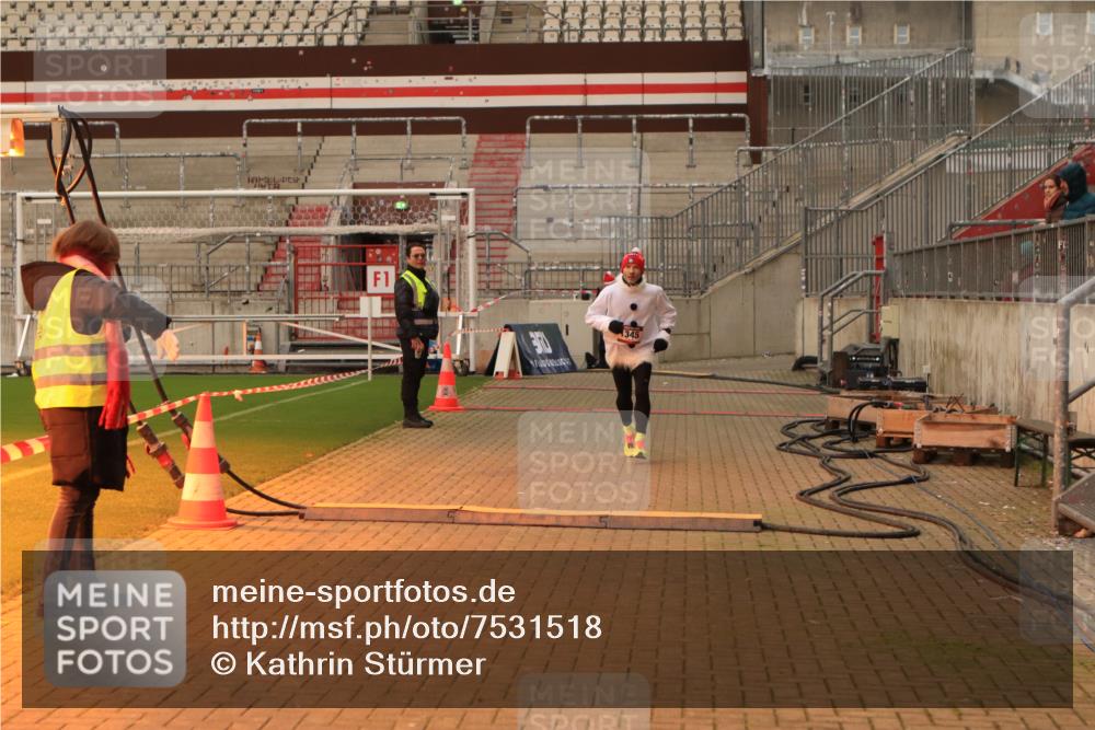 08.12.2024 - St. Pauli X-Mass-Run No. 14 Kathrin Stürmer Photography http://msf.ph/oto/7531518 08.12.2024 10:51:11 Ziel 115, 1345 meine-sportfotos.de