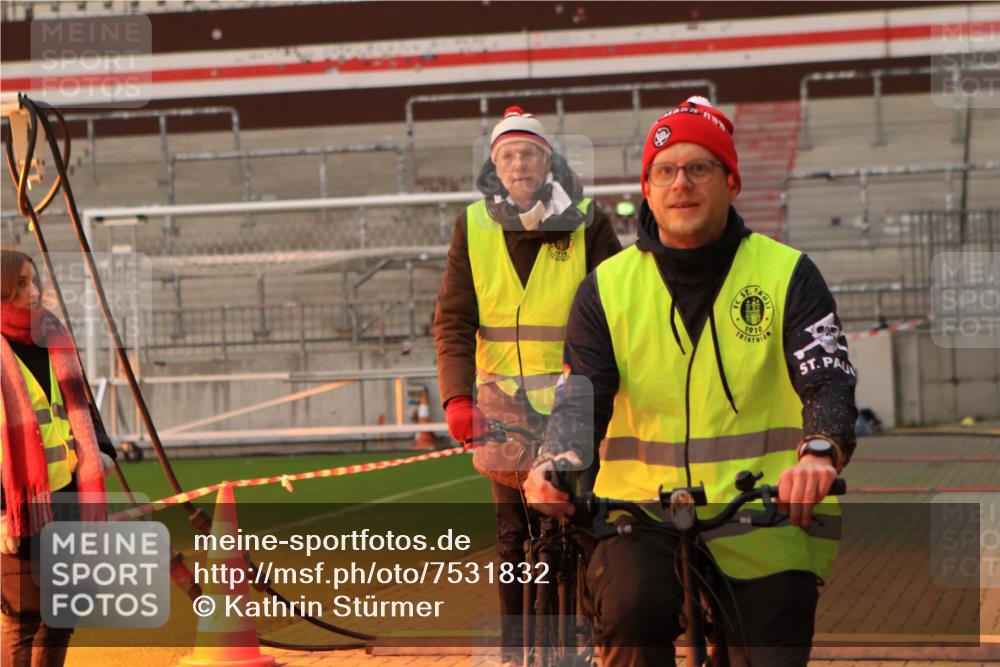 08.12.2024 - St. Pauli X-Mass-Run No. 14 Kathrin Stürmer Photography http://msf.ph/oto/7531832 08.12.2024 09:21:03 Ziel  meine-sportfotos.de