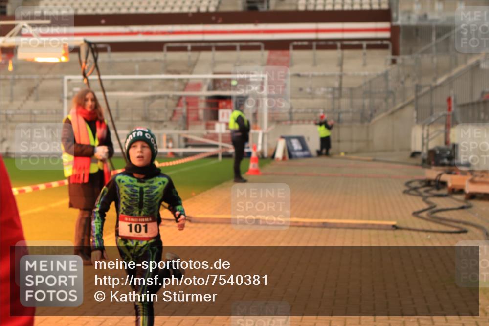 08.12.2024 - St. Pauli X-Mass-Run No. 14 Kathrin Stürmer Photography http://msf.ph/oto/7540381 08.12.2024 10:53:55 Ziel  meine-sportfotos.de