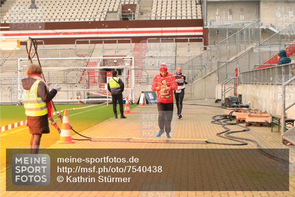 08.12.2024 - St. Pauli X-Mass-Run No. 14 Kathrin Stürmer Photography http://msf.ph/oto/7540438 08.12.2024 10:56:35 Ziel  meine-sportfotos.de