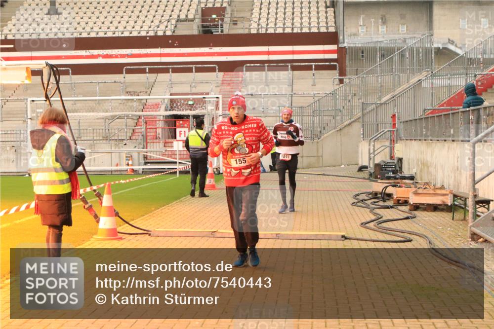 08.12.2024 - St. Pauli X-Mass-Run No. 14 Kathrin Stürmer Photography http://msf.ph/oto/7540443 08.12.2024 10:56:36 Ziel  meine-sportfotos.de