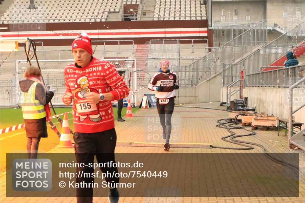 08.12.2024 - St. Pauli X-Mass-Run No. 14 Kathrin Stürmer Photography http://msf.ph/oto/7540449 08.12.2024 10:56:38 Ziel  meine-sportfotos.de