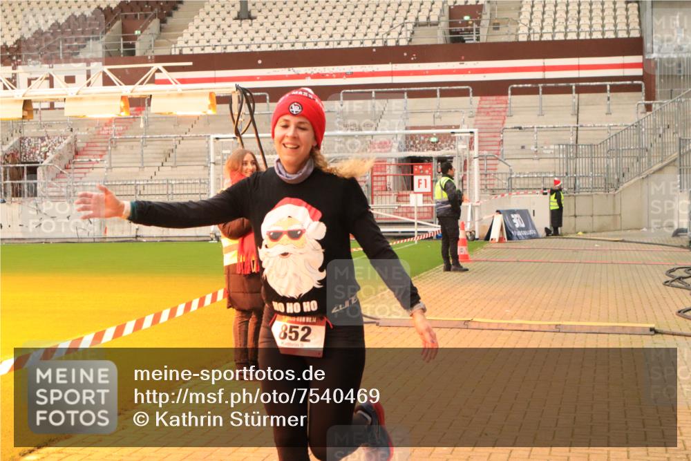 08.12.2024 - St. Pauli X-Mass-Run No. 14 Kathrin Stürmer Photography http://msf.ph/oto/7540469 08.12.2024 10:56:53 Ziel  meine-sportfotos.de