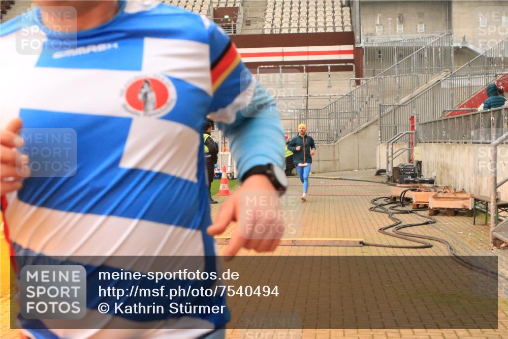 08.12.2024 - St. Pauli X-Mass-Run No. 14 Kathrin Stürmer Photography http://msf.ph/oto/7540494 08.12.2024 10:57:24 Ziel  meine-sportfotos.de