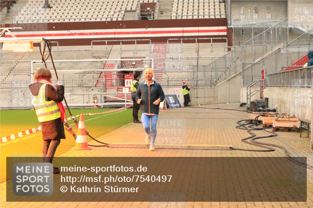 08.12.2024 - St. Pauli X-Mass-Run No. 14 Kathrin Stürmer Photography http://msf.ph/oto/7540497 08.12.2024 10:57:27 Ziel  meine-sportfotos.de