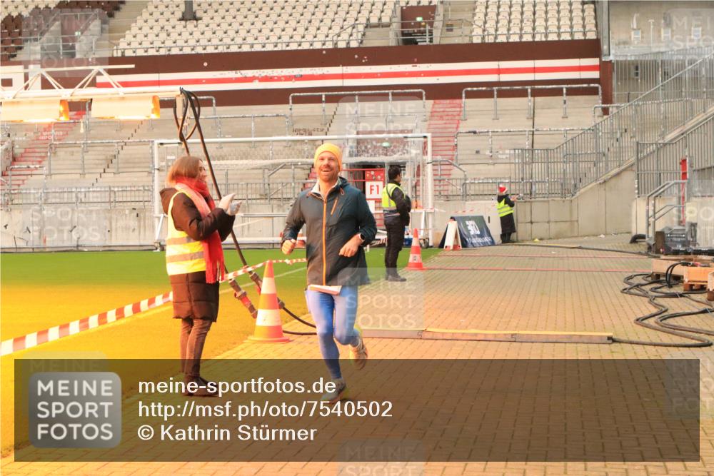 08.12.2024 - St. Pauli X-Mass-Run No. 14 Kathrin Stürmer Photography http://msf.ph/oto/7540502 08.12.2024 10:57:28 Ziel  meine-sportfotos.de