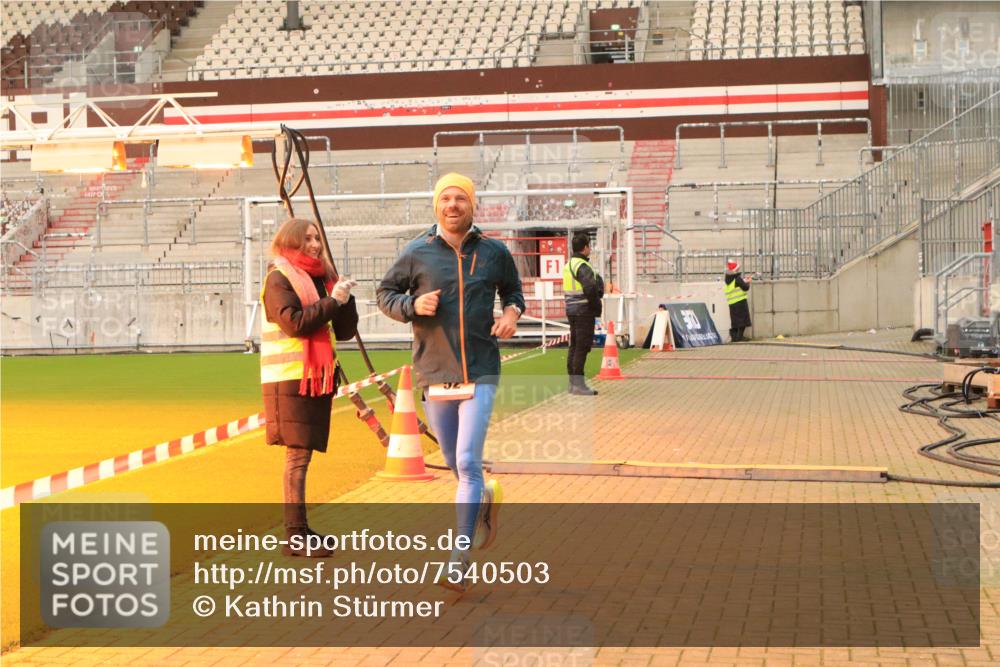 08.12.2024 - St. Pauli X-Mass-Run No. 14 Kathrin Stürmer Photography http://msf.ph/oto/7540503 08.12.2024 10:57:29 Ziel  meine-sportfotos.de