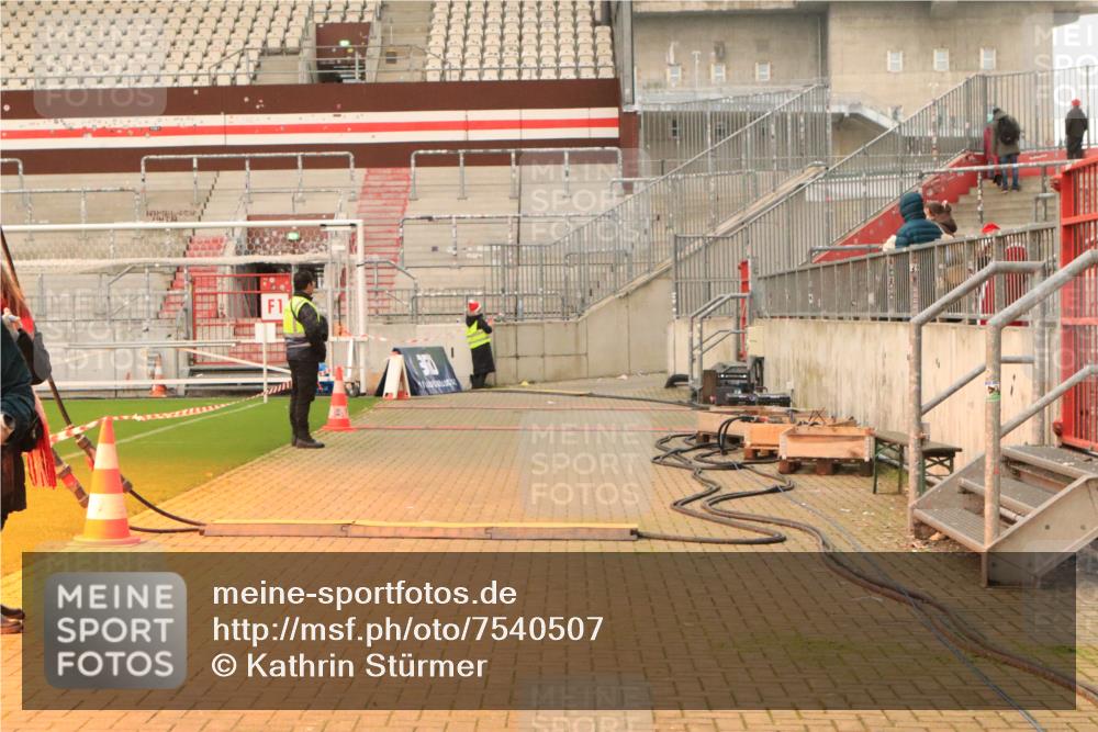 08.12.2024 - St. Pauli X-Mass-Run No. 14 Kathrin Stürmer Photography http://msf.ph/oto/7540507 08.12.2024 10:57:29 Ziel  meine-sportfotos.de