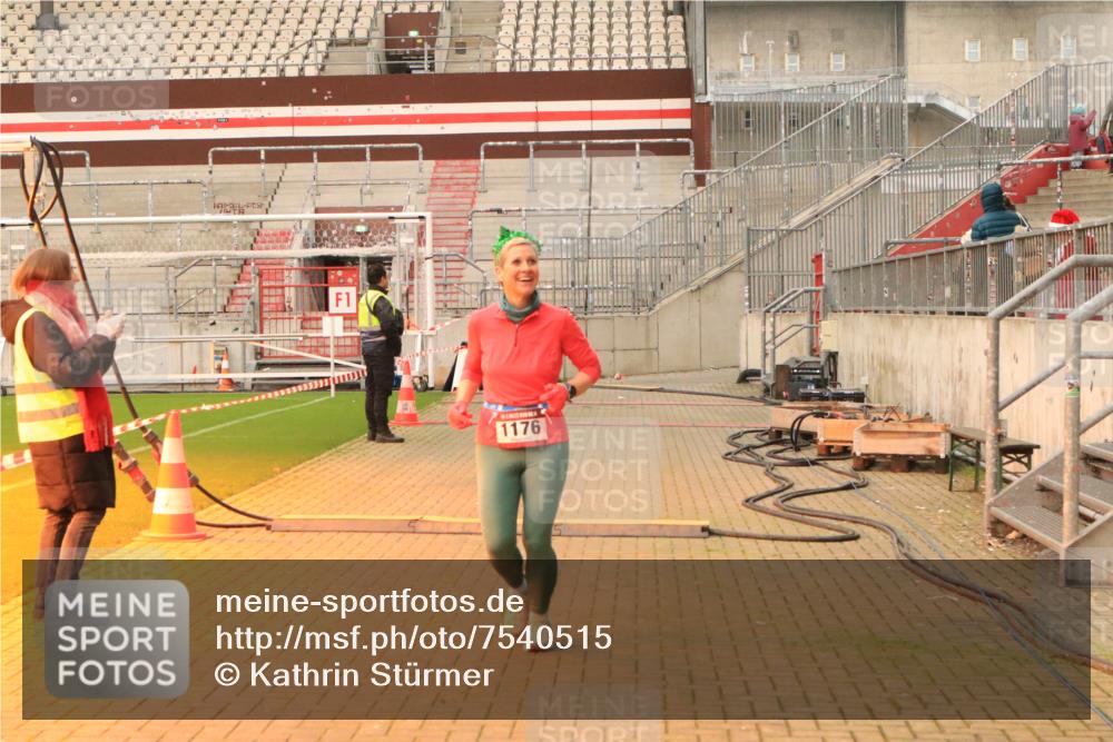 08.12.2024 - St. Pauli X-Mass-Run No. 14 Kathrin Stürmer Photography http://msf.ph/oto/7540515 08.12.2024 10:57:52 Ziel  meine-sportfotos.de