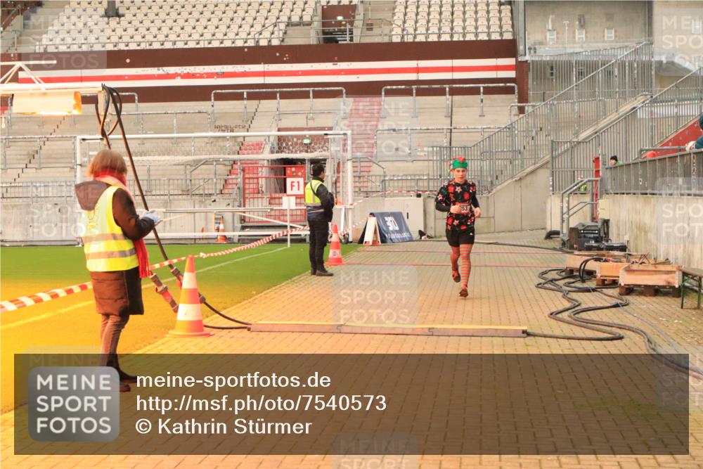 08.12.2024 - St. Pauli X-Mass-Run No. 14 Kathrin Stürmer Photography http://msf.ph/oto/7540573 08.12.2024 10:58:09 Ziel  meine-sportfotos.de