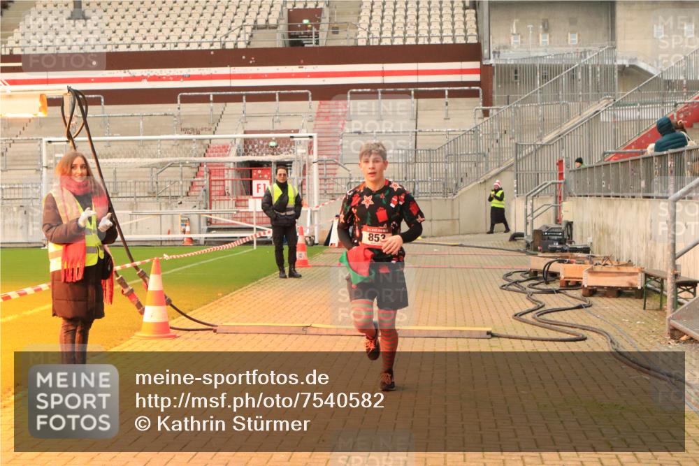 08.12.2024 - St. Pauli X-Mass-Run No. 14 Kathrin Stürmer Photography http://msf.ph/oto/7540582 08.12.2024 10:58:12 Ziel  meine-sportfotos.de