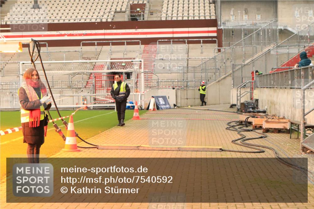 08.12.2024 - St. Pauli X-Mass-Run No. 14 Kathrin Stürmer Photography http://msf.ph/oto/7540592 08.12.2024 10:58:14 Ziel  meine-sportfotos.de