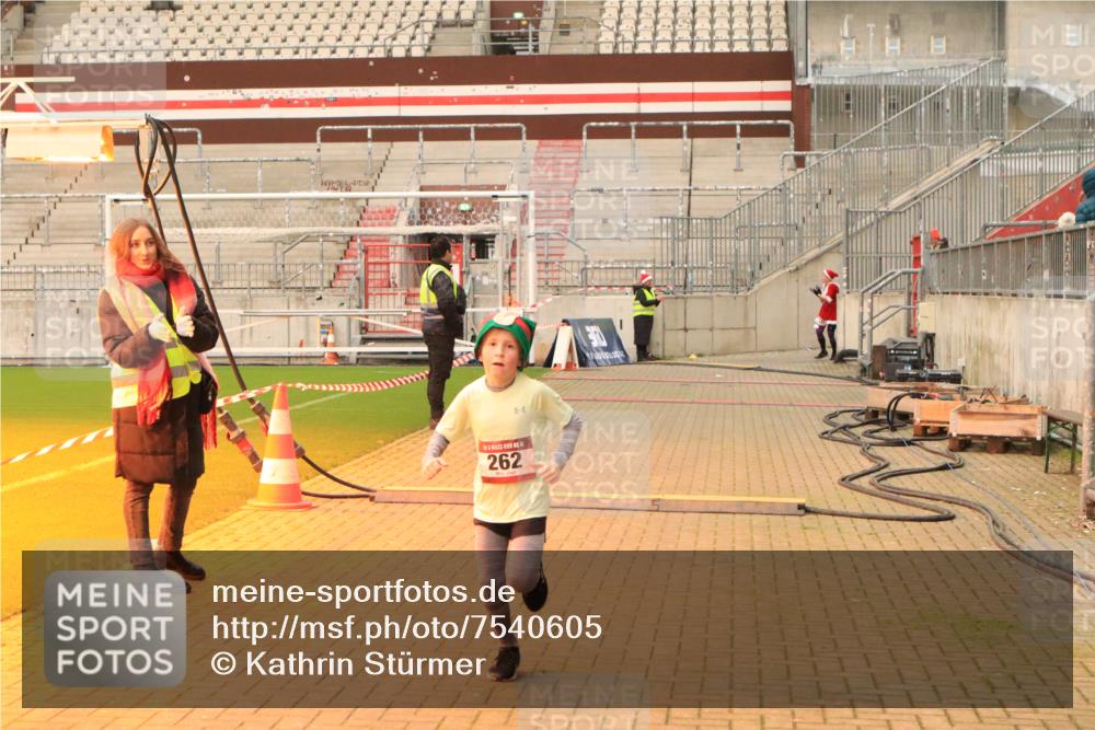 08.12.2024 - St. Pauli X-Mass-Run No. 14 Kathrin Stürmer Photography http://msf.ph/oto/7540605 08.12.2024 10:58:29 Ziel  meine-sportfotos.de