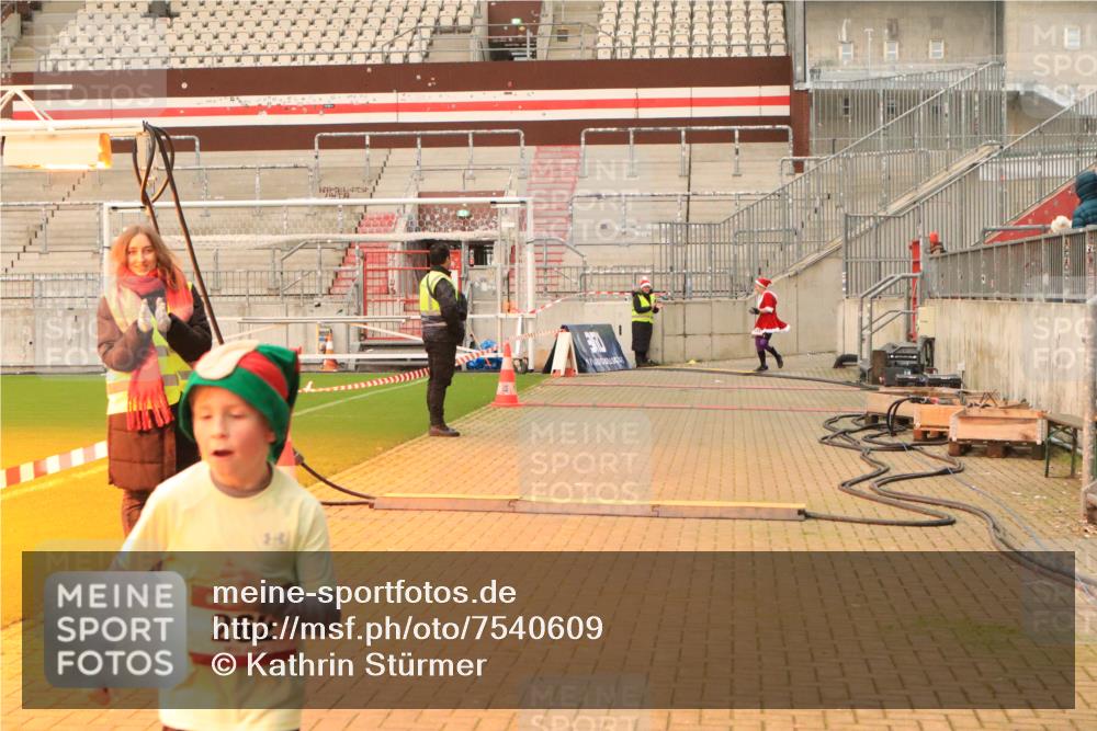 08.12.2024 - St. Pauli X-Mass-Run No. 14 Kathrin Stürmer Photography http://msf.ph/oto/7540609 08.12.2024 10:58:30 Ziel  meine-sportfotos.de