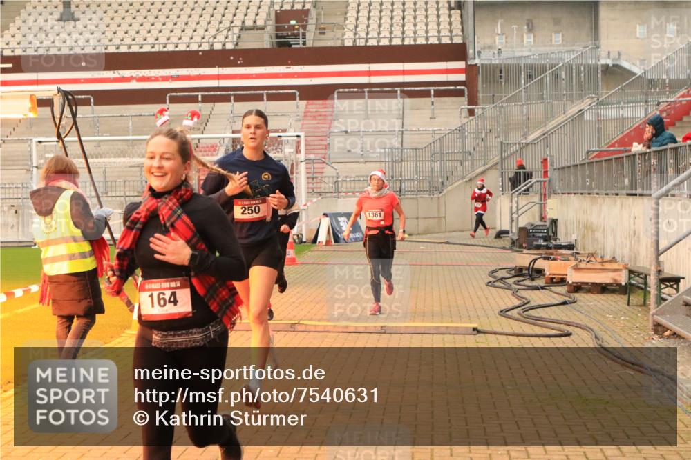 08.12.2024 - St. Pauli X-Mass-Run No. 14 Kathrin Stürmer Photography http://msf.ph/oto/7540631 08.12.2024 10:58:47 Ziel  meine-sportfotos.de