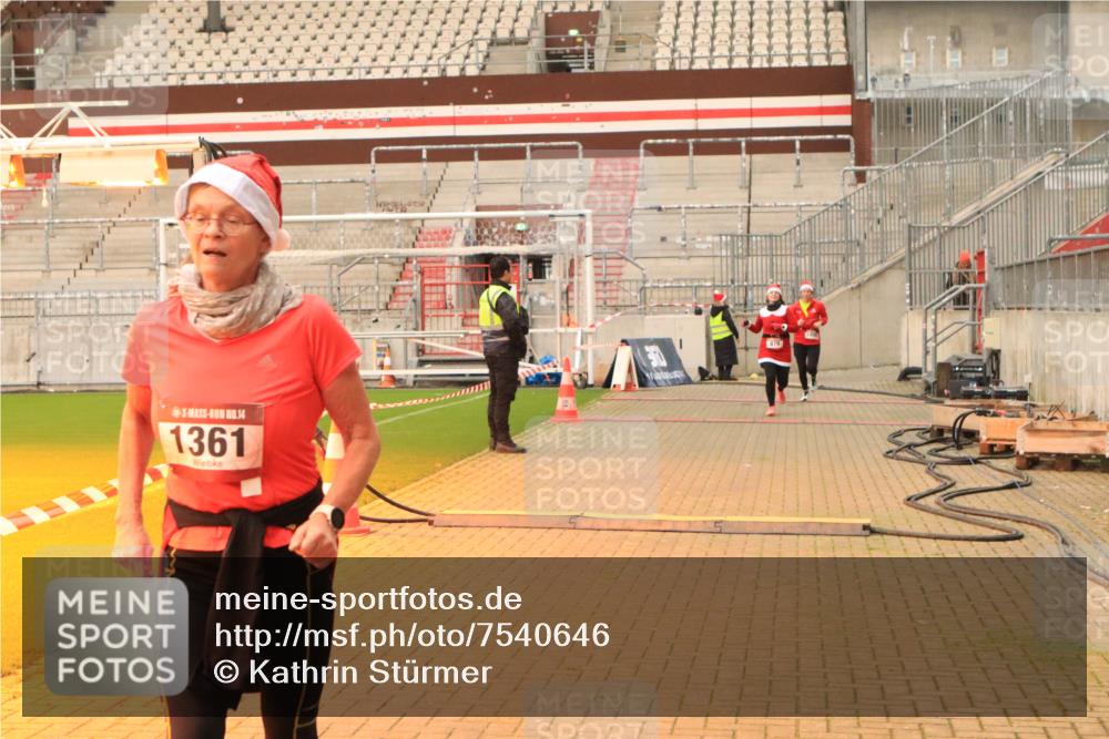 08.12.2024 - St. Pauli X-Mass-Run No. 14 Kathrin Stürmer Photography http://msf.ph/oto/7540646 08.12.2024 10:58:50 Ziel  meine-sportfotos.de
