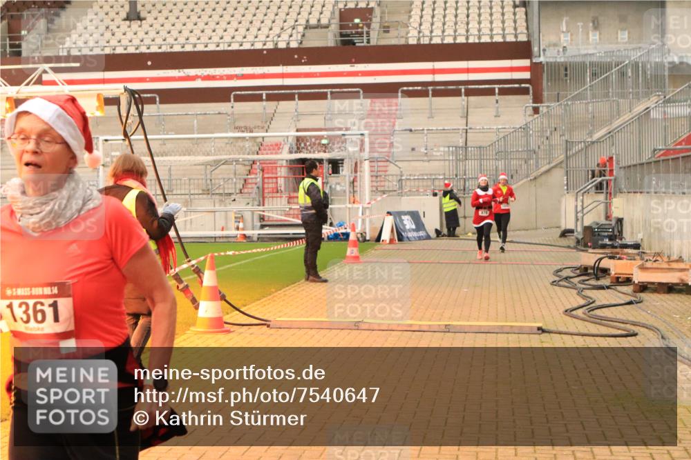 08.12.2024 - St. Pauli X-Mass-Run No. 14 Kathrin Stürmer Photography http://msf.ph/oto/7540647 08.12.2024 10:58:51 Ziel  meine-sportfotos.de