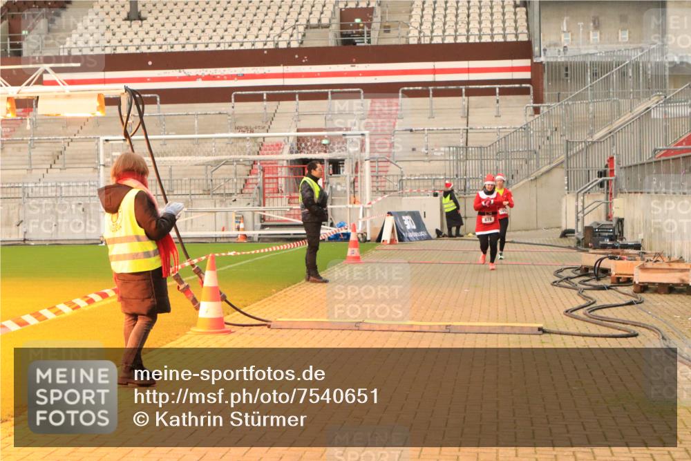 08.12.2024 - St. Pauli X-Mass-Run No. 14 Kathrin Stürmer Photography http://msf.ph/oto/7540651 08.12.2024 10:58:51 Ziel  meine-sportfotos.de