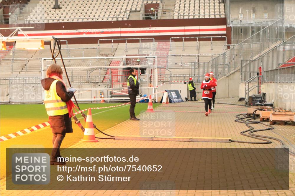 08.12.2024 - St. Pauli X-Mass-Run No. 14 Kathrin Stürmer Photography http://msf.ph/oto/7540652 08.12.2024 10:58:52 Ziel  meine-sportfotos.de