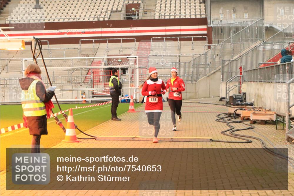 08.12.2024 - St. Pauli X-Mass-Run No. 14 Kathrin Stürmer Photography http://msf.ph/oto/7540653 08.12.2024 10:58:55 Ziel  meine-sportfotos.de