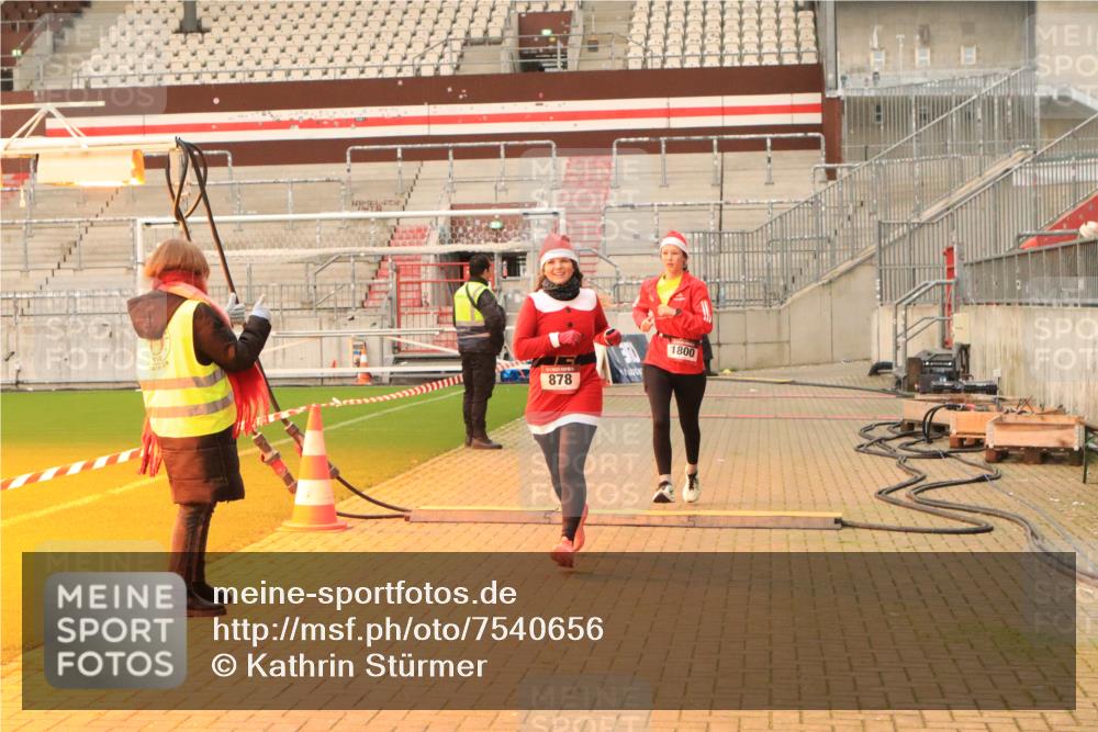 08.12.2024 - St. Pauli X-Mass-Run No. 14 Kathrin Stürmer Photography http://msf.ph/oto/7540656 08.12.2024 10:58:55 Ziel  meine-sportfotos.de