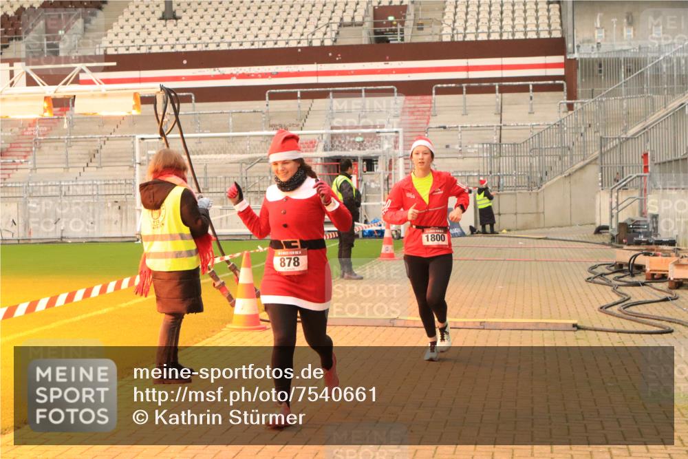 08.12.2024 - St. Pauli X-Mass-Run No. 14 Kathrin Stürmer Photography http://msf.ph/oto/7540661 08.12.2024 10:58:56 Ziel  meine-sportfotos.de