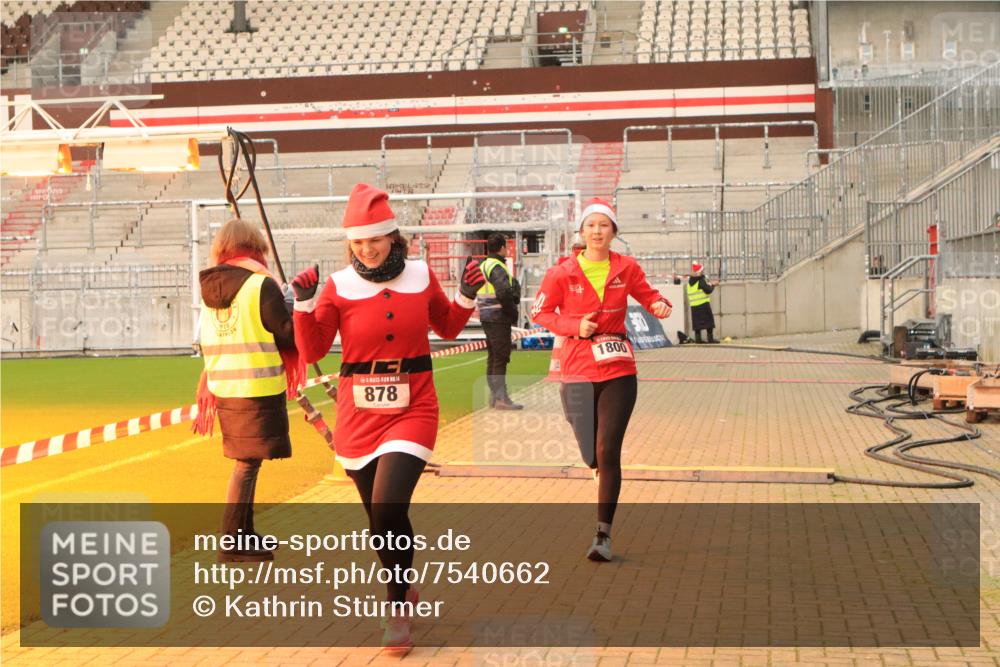 08.12.2024 - St. Pauli X-Mass-Run No. 14 Kathrin Stürmer Photography http://msf.ph/oto/7540662 08.12.2024 10:58:57 Ziel  meine-sportfotos.de