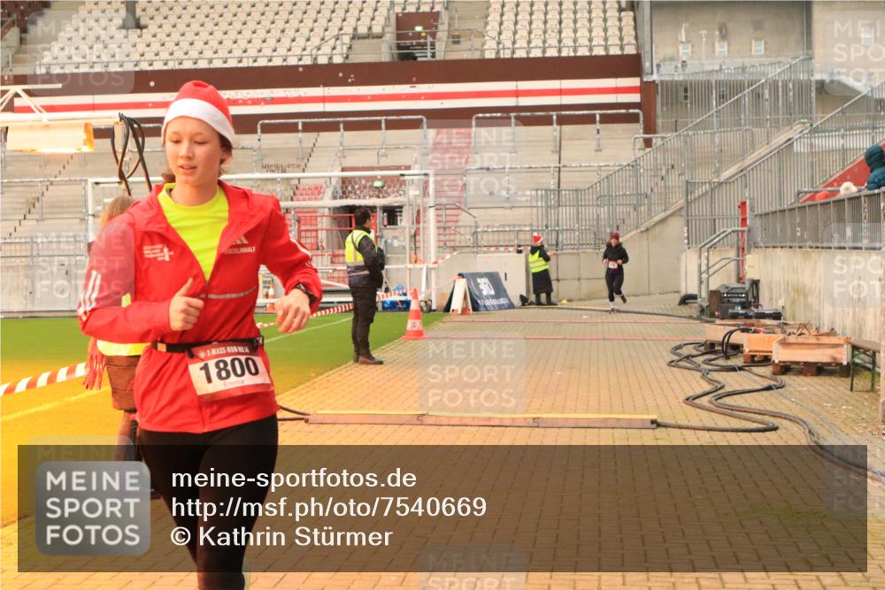 08.12.2024 - St. Pauli X-Mass-Run No. 14 Kathrin Stürmer Photography http://msf.ph/oto/7540669 08.12.2024 10:58:58 Ziel  meine-sportfotos.de